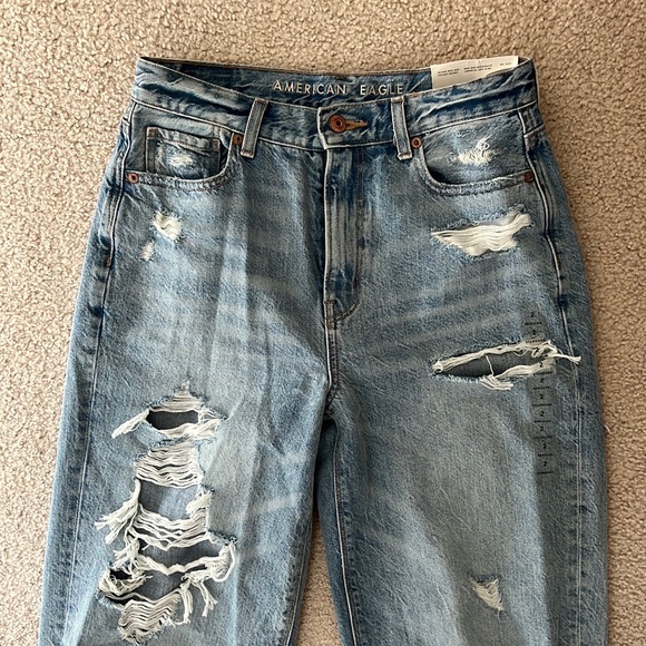 AE Ripped Relaxed Mom Jean - Picture 2 of 10